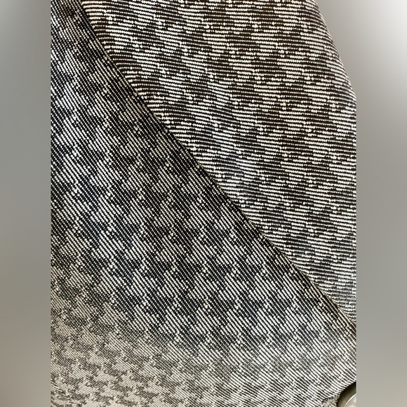 Le Suit Petite 2-pc. Knee Length Skirt Suit Gray Houndstooth Size 8P NWT - Picture 4 of 10